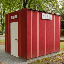 Épített nyilvános WC-k