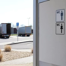 Kamionparkolók zuhanyzói és WC-i