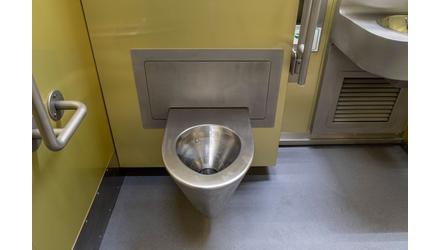 Jelentős és apró fejlesztések az automatikus, utcabútor jellegű nyilvános WC-inkben